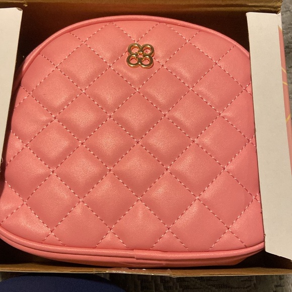 I Love Saturdays Sells Shopping All While Saving - Picture 1 of 1